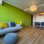 Апартаменти Plume Tree House *