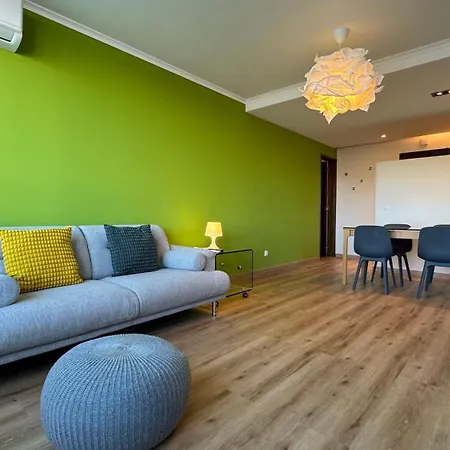 דירה Plume Tree House *